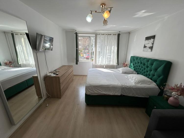 Titan Jean Steriadi 33 Mp Parter Inalt Bloc 1970 Reabilitat 12 Min Metrou - 1