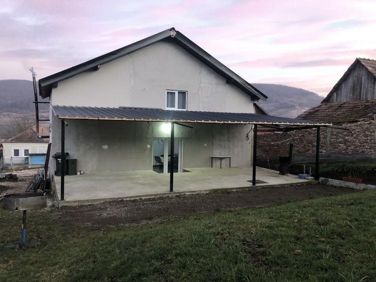 Casă cu 4 camere în Valea Lungă