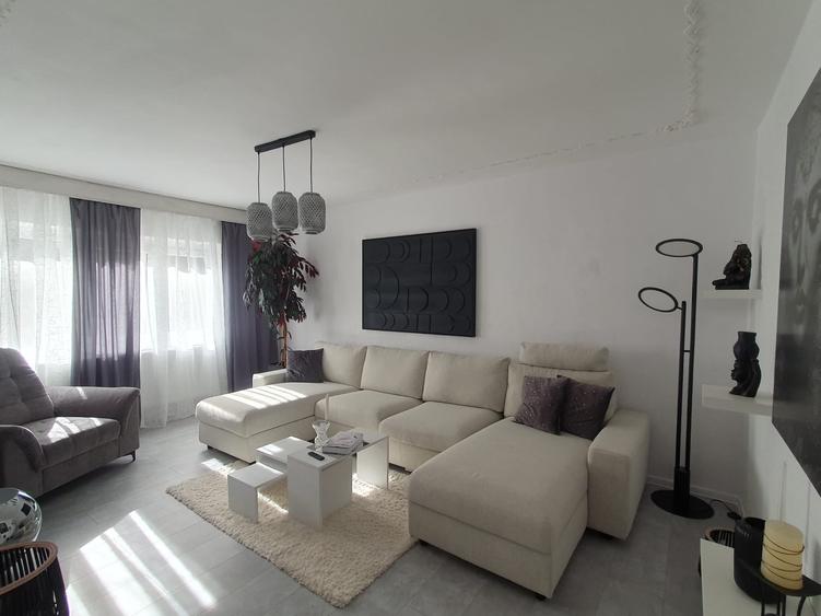 Vand apartament 3 camere zona Micalaca renovat modern -gata de mutat! - 2