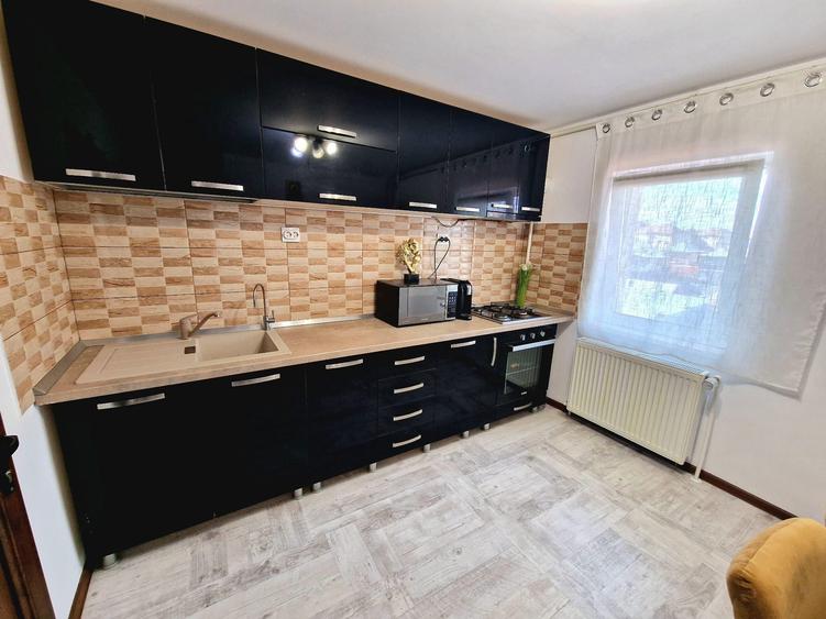 Apartament 3 Camere + GARAJ - 1