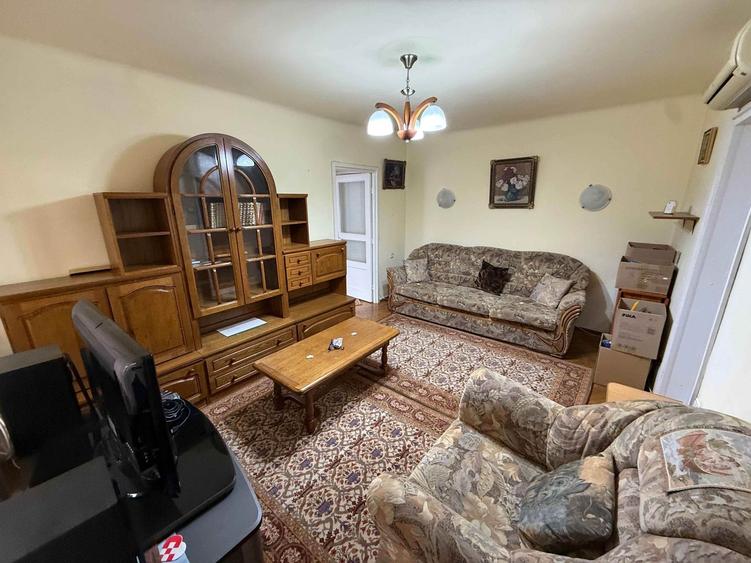 De vânzare apartament 3 camere Zona Bld Independeței - 2