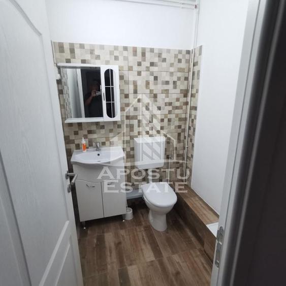 Apartament cu 3 camere, 2balcoane,2 bai, complex, centrala proprie,AC - 12