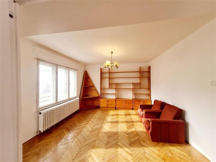 Nivel in  vila, 4 camere, cu garaj, curte proprie, Central, Brasov - 1