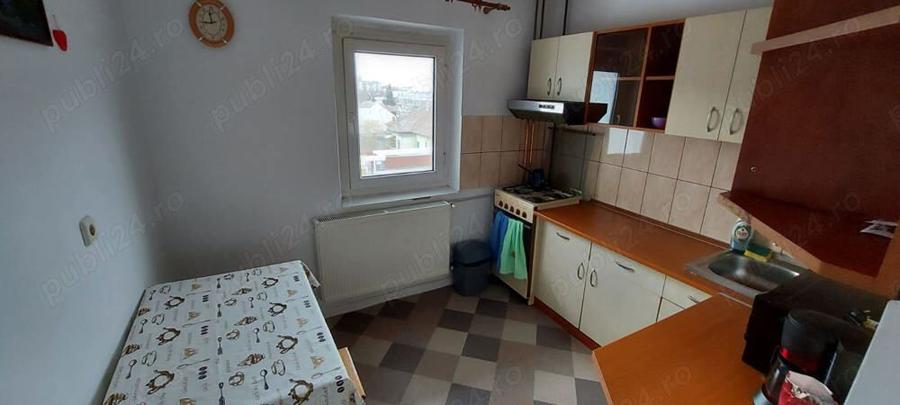Inchiriez apartament 3 camere, Complex Studen?esc, 430 euro - 1