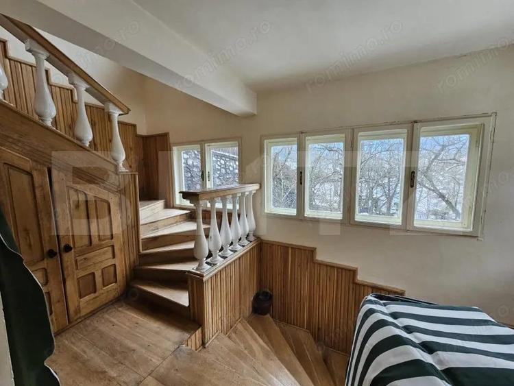 Casa la munte in Scari?oara 286 mp, teren 2.699 mp - 4