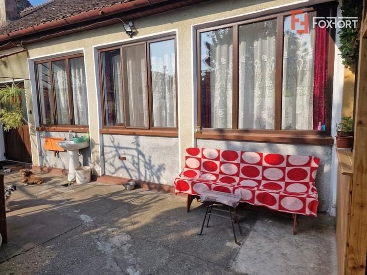 Casa individuala de vanzare cu 4 camere si teren de 800 mp - Recas - 24