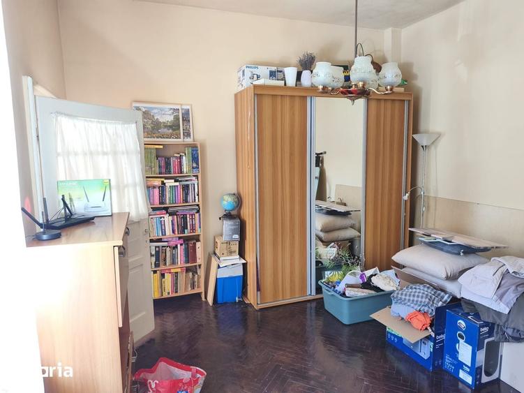 Cladire cu 2 apartamente, un spatiu comercial si anexe - Semicentral - 3