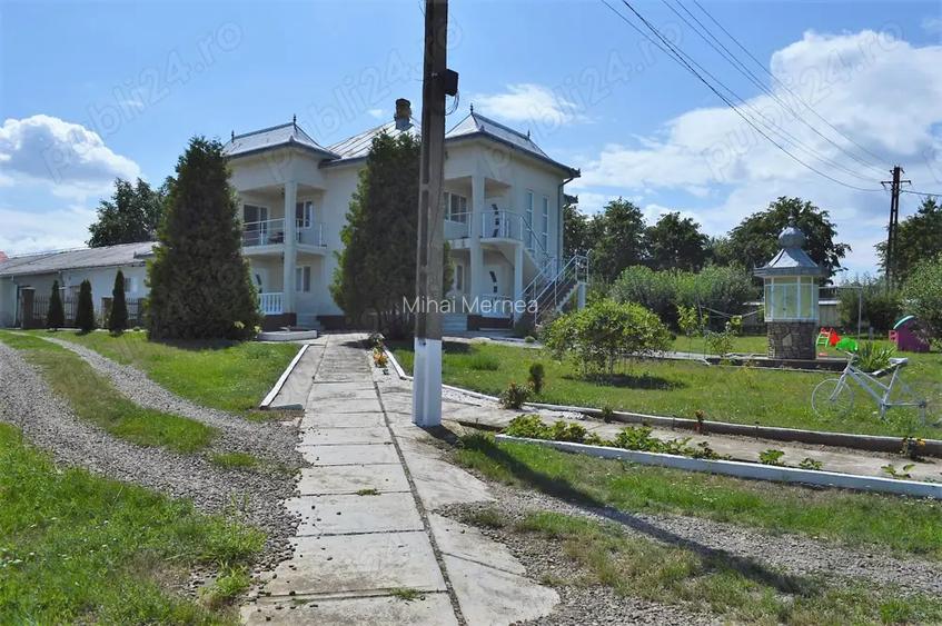 Casa P+1E, anexe,hala depozitare pe teren 7900 mp in Vladeni (BT) Casa P+1E, anexe,hala depozitare pe teren 7900 mp in Vladeni (BT)