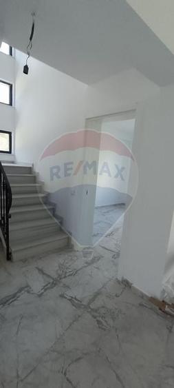 Casa / Vila cu 5 camere de vanzare - 15