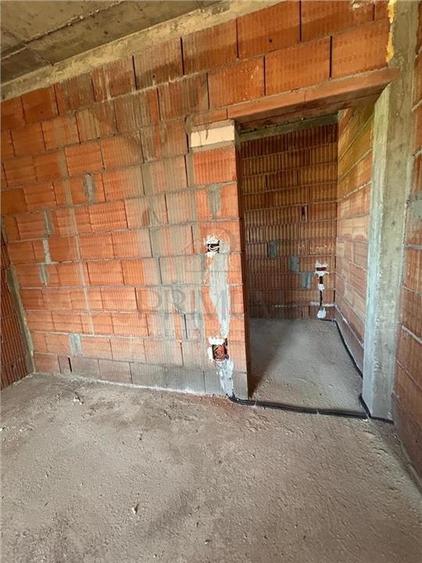 Utvin- toate utilitatile- 4 camere- bucatarie inchisa - 7