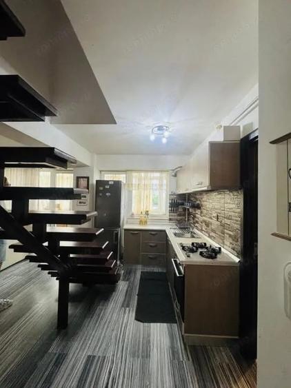 Se vinde- Apartament 3 camere tip duplex . - 1