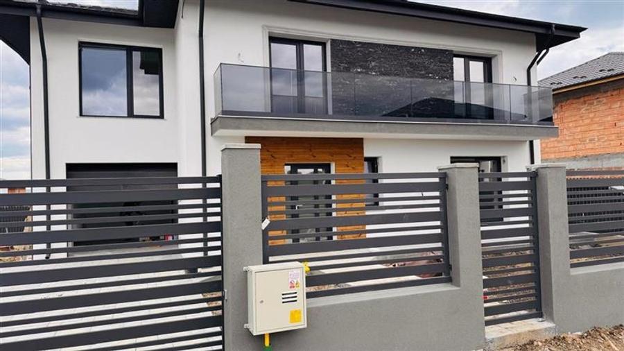 Casa Premium, individuala, cu garaj  Cartier rezidential, la doar 7 minute de Ro - 2