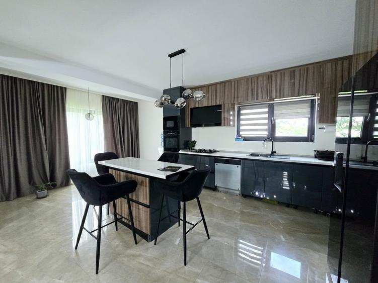 Gata de mutare - mobilata si utilata - str asfaltata - iaz cu pesti - 4 camere - 5