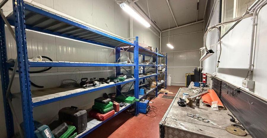 Hala de inchiriat sau Service camioane ?i auto ?oseau... - 3