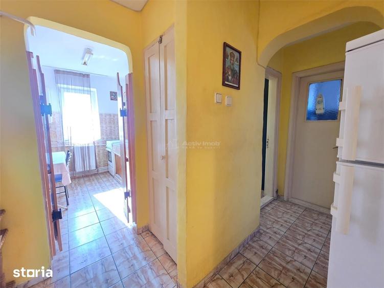 Apartament cu 3 camere decomandat în Micro 5