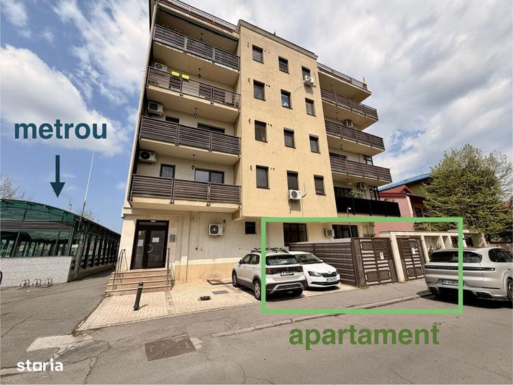 Proprietar vand apartament 3 camere + curte - 10 sec de metrou - 11