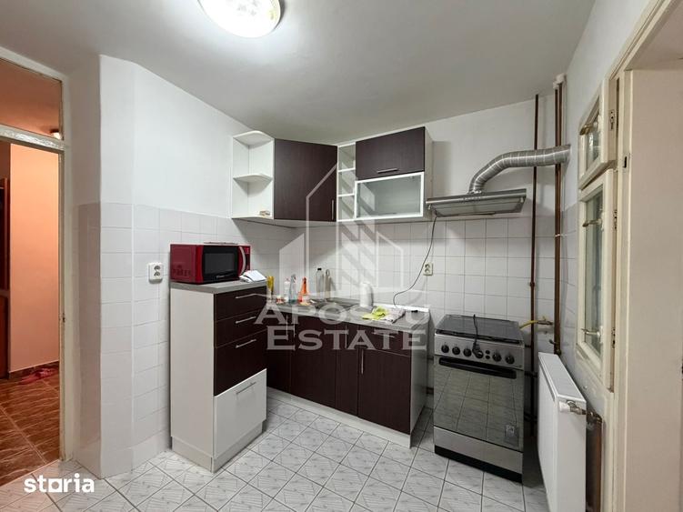 Apartament cu 3 camere decomandat în Buziașului