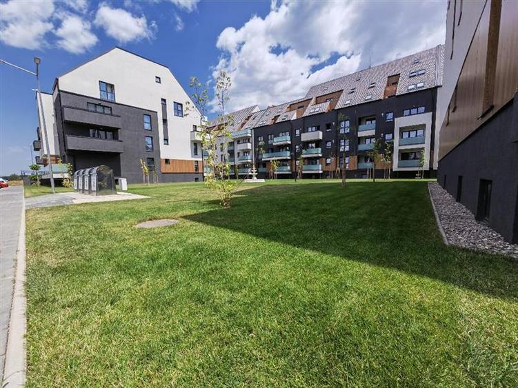Apartament cu 2 camere decomandat, mobilat în Tractorul