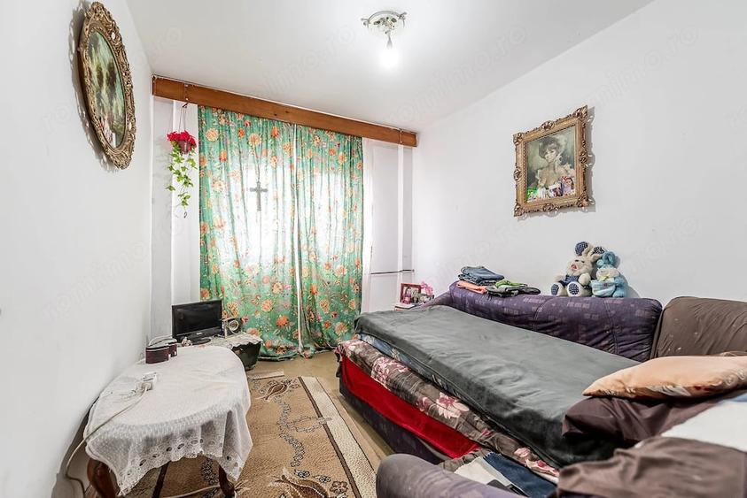 Apartament cu 4 camere decomandat în Micălaca