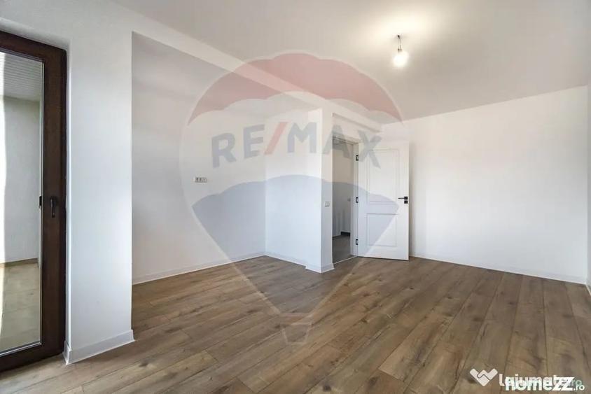 Casă cu 8 camere cu Teren 500 Mp în Tărlungeni
