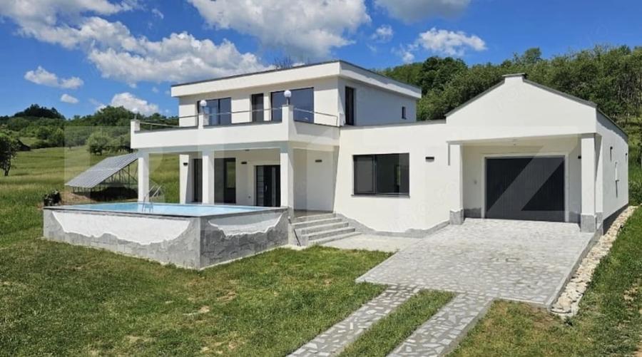 Casă cu Teren 3200 Mp în Luncoiu de Sus