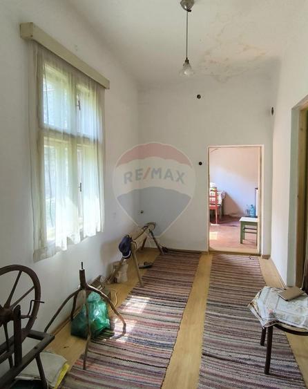 Casă cu 2 camere cu Canalizare în Central