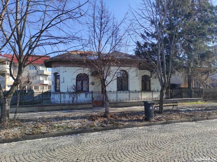 Casă cu 4 camere cu Teren 435 Mp în Central