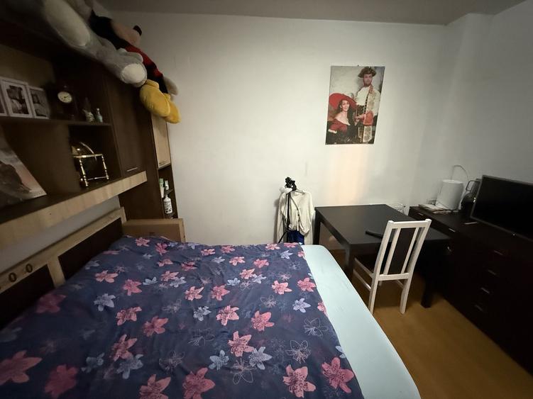 Apartament cu 3 camere decomandat în Giurgiului