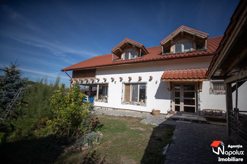 Casă individuală cu 5 camere cu Garaj în Moriști
