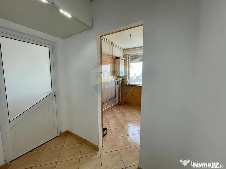 Apartament cu 3 camere semidecomandat în Nord