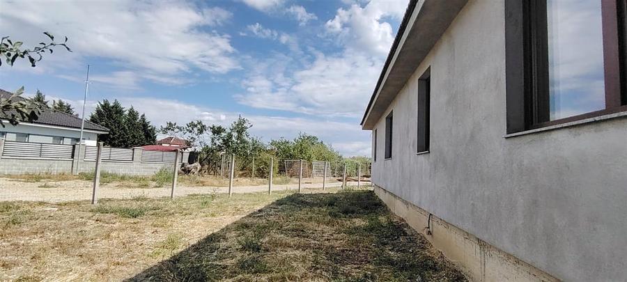Casă cu 4 camere cu Teren 700 Mp în Episcopia Bihorului
