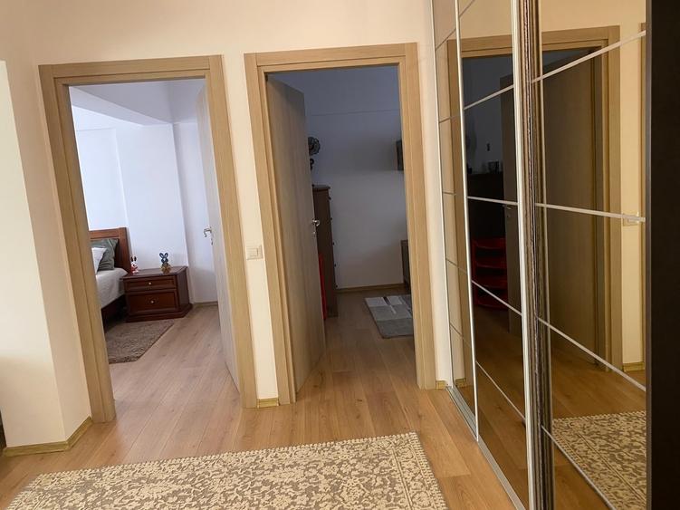 Apartament cu 3 camere semidecomandat, mobilat în Gara de Nord
