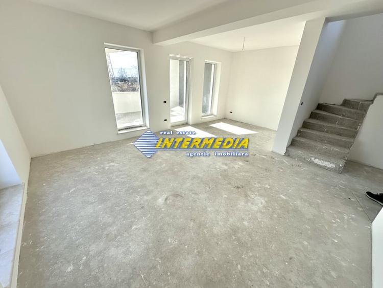 Casă individuală cu 4 camere cu Canalizare în Cetate