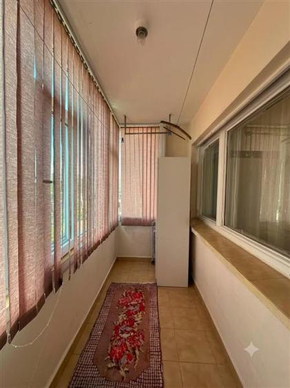 Apartament cu 3 camere semidecomandat în Podu Roș