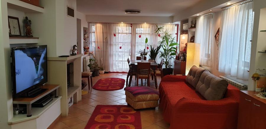 Casă individuală cu 7 camere cu Piscina în Săftica
