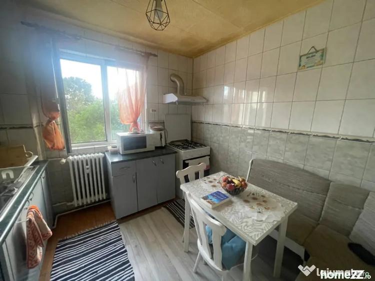 Apartament cu 3 camere semidecomandat în Valea Rosie