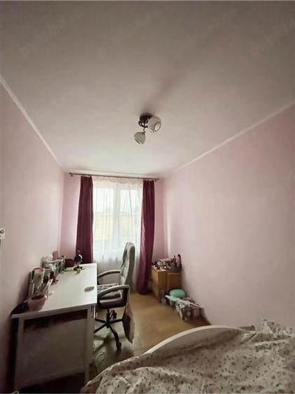 Apartament cu 3 camere semidecomandat, mobilat în Tractorul