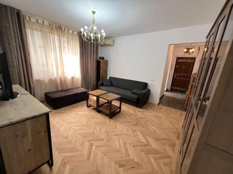 Apartament cu 3 camere semidecomandat, mobilat în Gara de Nord