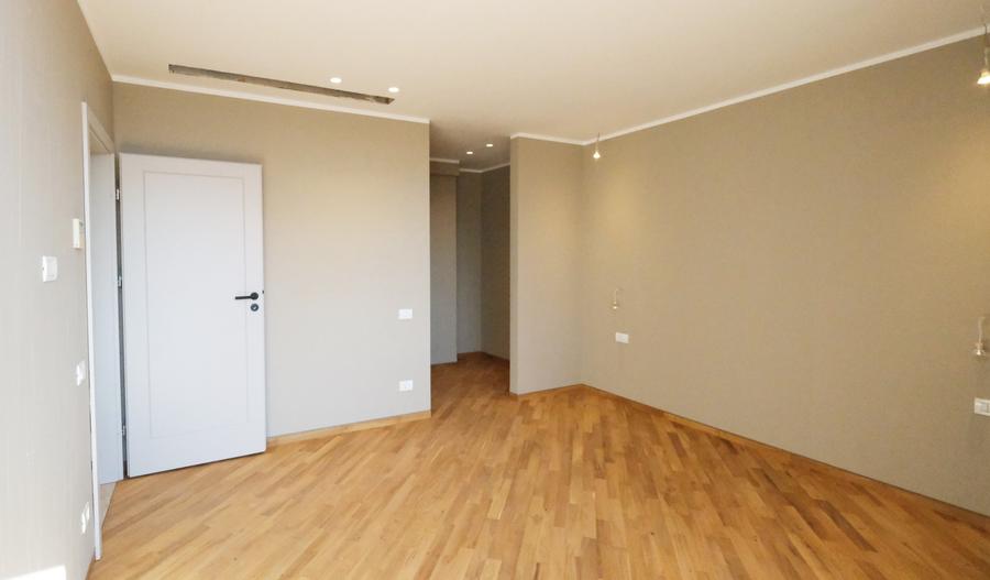 Apartament cu 4 camere în Dacia