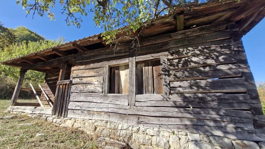 Casă cu 2 camere în Ponoară