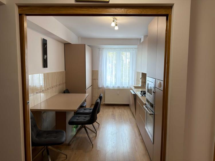 Apartament cu 3 camere decomandat în Cantemir