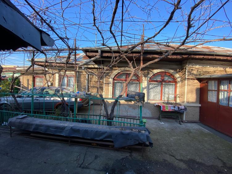 Casă individuală cu 5 camere cu Canalizare în Industriilor