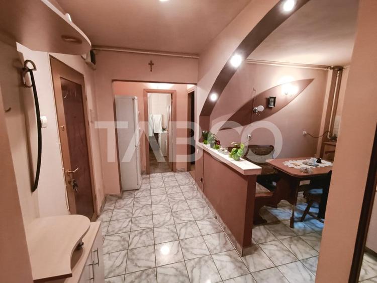 Apartament cu 3 camere semidecomandat, mobilat în Turnișor