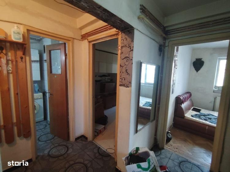 Apartament cu 3 camere decomandat în Aleea Trandafirilor