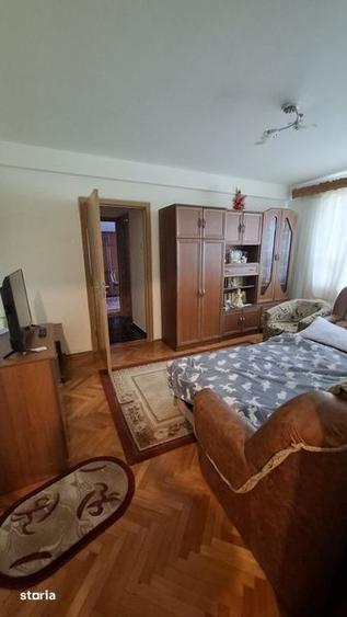 Apartament cu 3 camere semidecomandat în Central