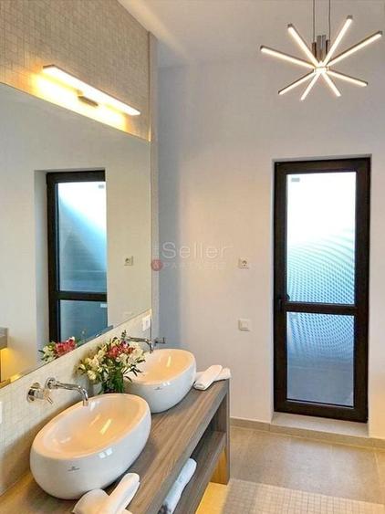 Priveliste Panoramica Spre Oras Si Masivul Tampa - 20