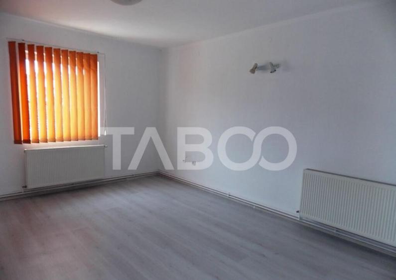 Spatiu pentru birouri de inchiriat cu utilitati incluse in S - 8