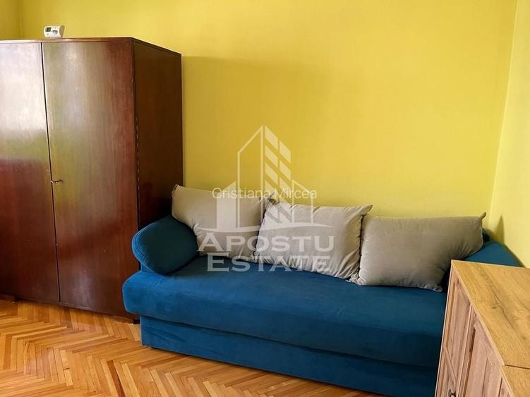 Apartament cu 3 camere, 2 bai, aproape de Complexul Studentesc Apartament cu 3 camere, 2 bai, aproape de Complexul Studentesc