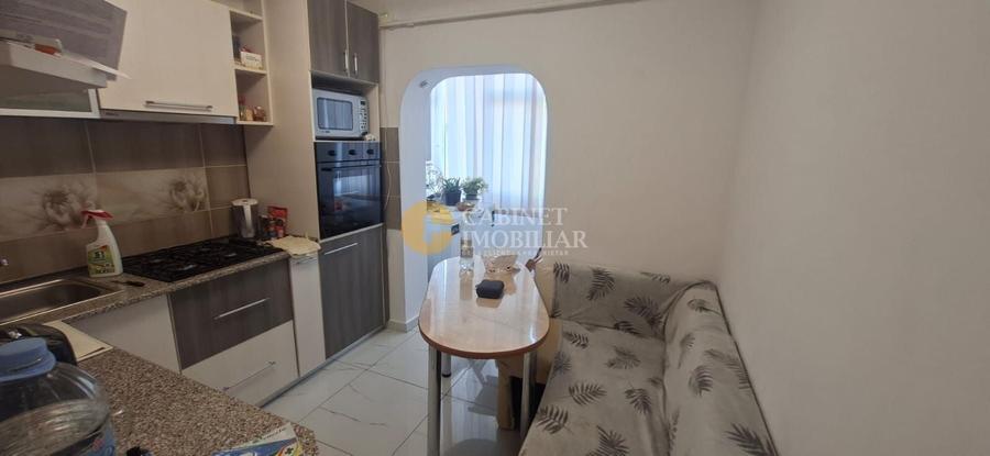 Apartament cu 3 camere decomandat, mobilat în Tomești