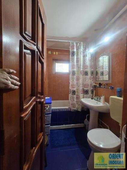 Tomis Nord, Rovere, de vanzare 3 camere, decomandat, gaze - 9